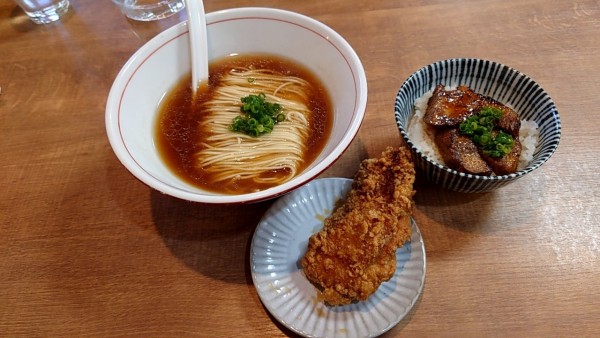 「かけ＋肉飯＋からあげ」@らぁ麺 ここんの写真