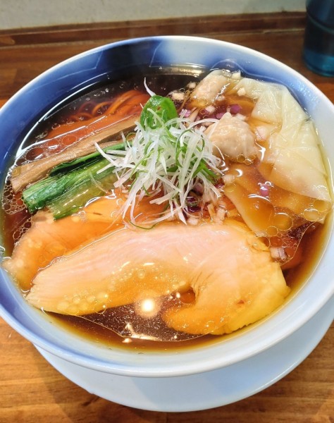 「特選地鶏と豚の醤油らーめん大盛」@塩らーめん 千茶屋の写真