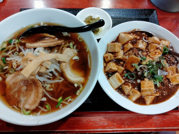 「チャーシュー麺と半麻婆丼セット」@中国本場的料理 華龍飯店 高崎モントレー店の写真