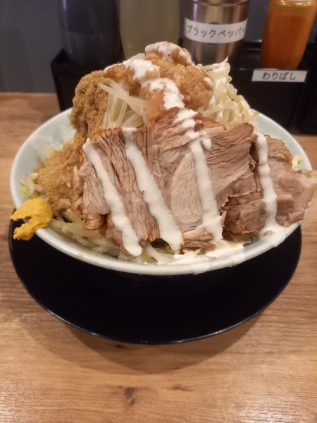 「ラーメン小￥950＋汁なしに変更￥100＋ガリマヨ￥100」@俺の生きる道 上野店の写真