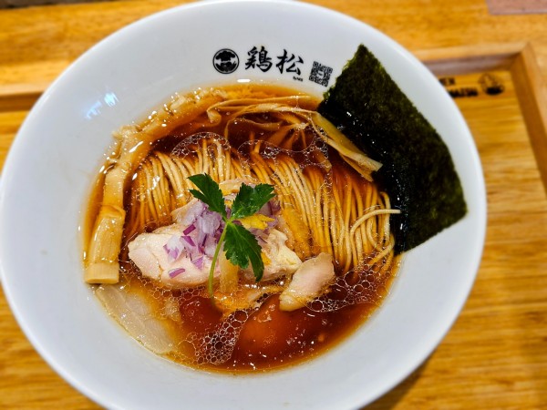 「醤油らぁめん」@淡麗醤油らぁ麺 鶏松の写真