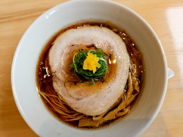 「醤油らぁめん」@鶏麺屋 虎々の写真