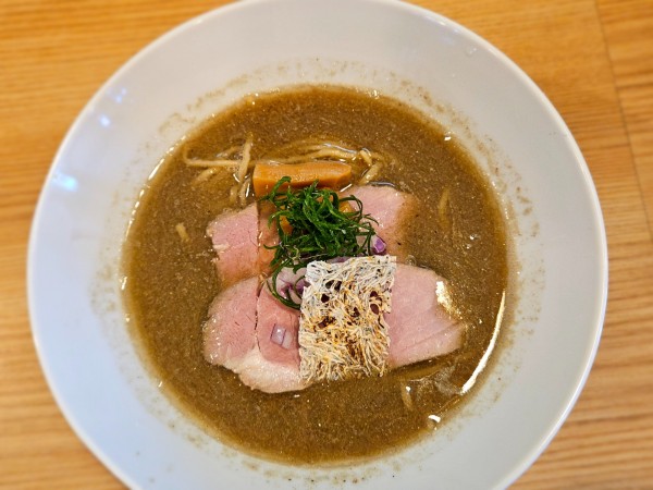 「濁りいわしそば醤油」@麺家 八丸の写真