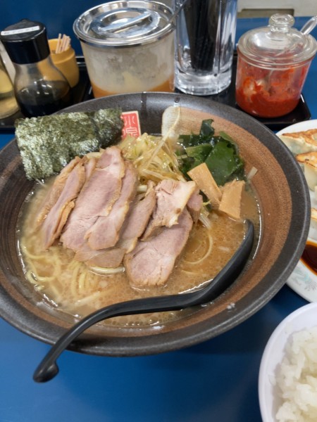 「ネギチャーシューメン＋餃子＋小ライス　1500円」@ラーメンショップ横綱の写真