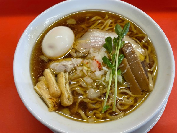 「濃口醤油中華そば・中太平打ち麺」@麺や 松辰の写真