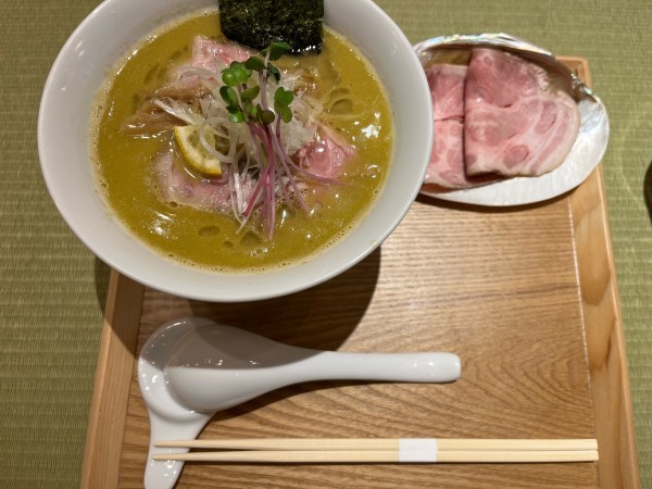 「濃厚牡蠣らぁ麺+チャーシュー」@らぁ麺 牡蠣と貝の写真