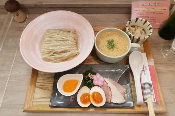 「トマト昆布水と白湯の海老つけそば（特製）￥１３００」@えびそば 緋彩の写真