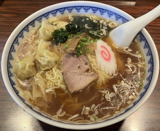 「ワンタンメン(大盛)」@中華料理 や志満の写真