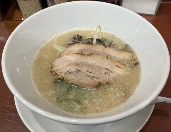 「濃厚豚骨｢白｣」@豚骨らーめん 豚味の写真