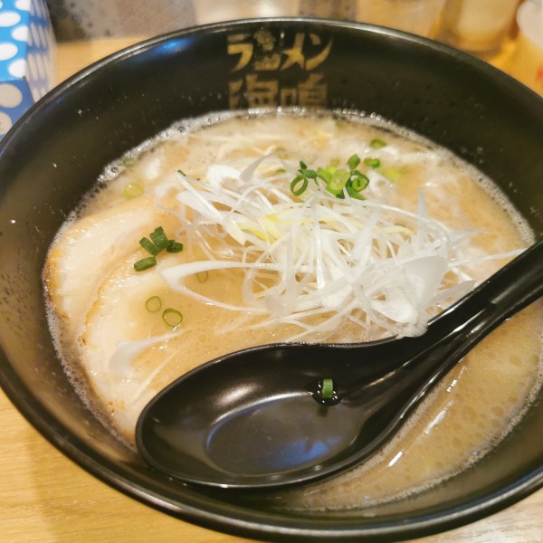 「とんこつラーメン」@ラーメン海鳴 中洲店の写真
