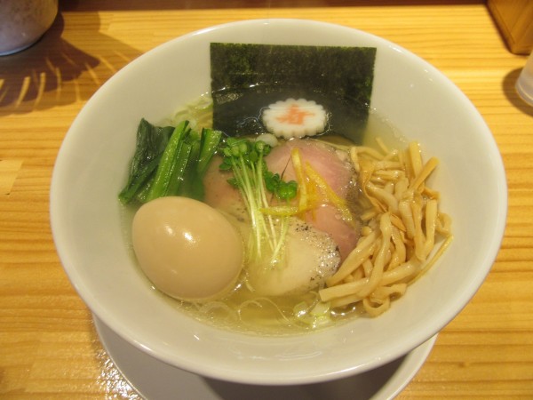 「限定　めで鯛！塩らーめん（９００円）＋味玉１２０円」@麺ゃこもんの写真