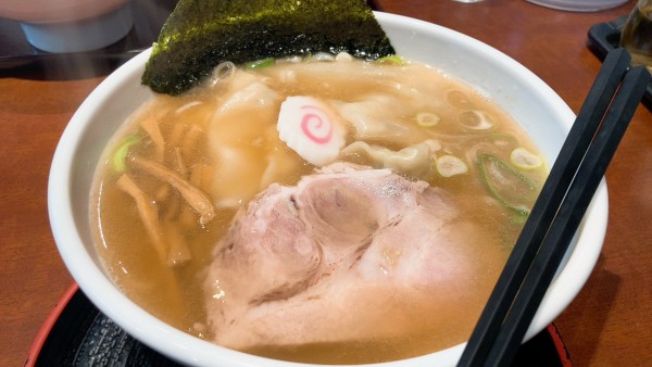 「【限定】ワンタン麺」@節系とんこつらぁ麺 おもとの写真