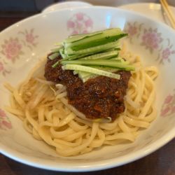 ジャージャー麺