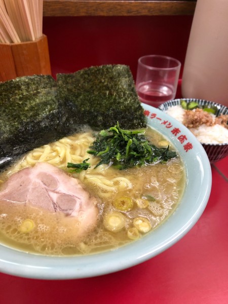 「ラーメン中盛」@横浜家系ラーメン 末広家の写真