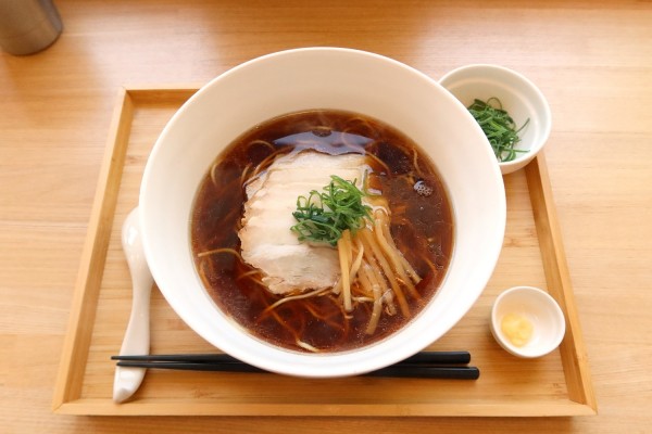 「鶏醤油拉麺￥８３０＋九条ねぎ￥６０」@鶏醤油拉麺専門店そうわの写真
