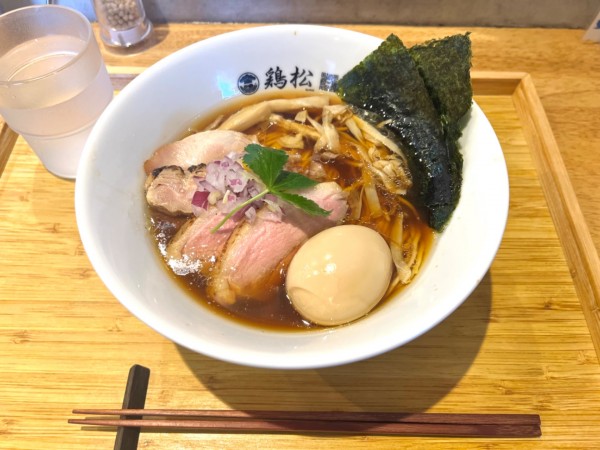 「特製淡麗醤油らぁめん」@淡麗醤油らぁ麺 鶏松の写真
