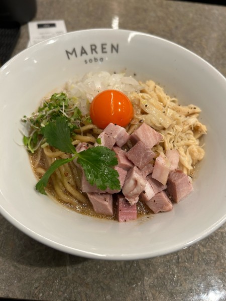 「しょうゆまぜそば」@soba MAREN 渋谷店の写真