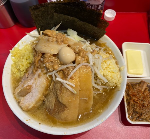 「濃厚味噌ラーメン 豚1枚 のり バター ほぐし豚」@麺屋HEROの写真