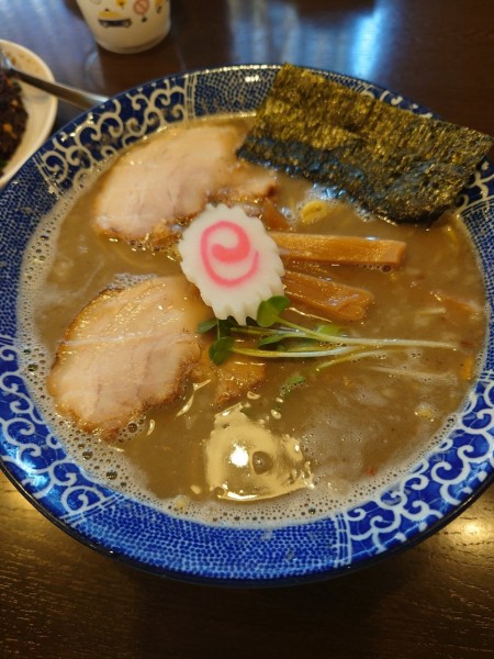 「煮干醤油＋黒チャーハンセット」@熟成醤油らーめん ヤマト醤店の写真