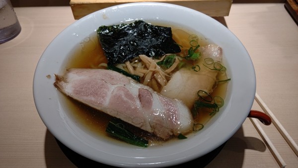 「中華そば＆握り５貫セット」@鮨とラーメン うおがしや 本店の写真