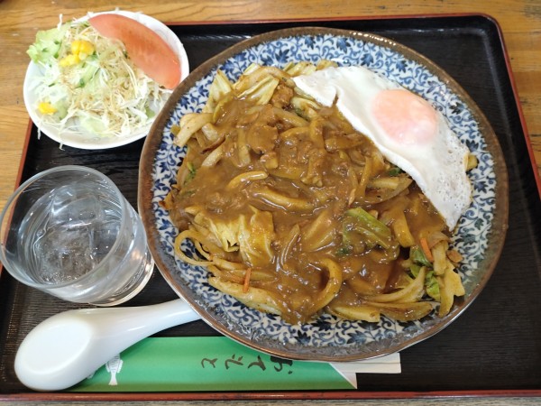 「カレー焼うどん定食（サラダを選択）　１０００円」@お食事の店 さつきの写真