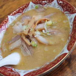 チャーシュー麺　鶏白湯（大盛り）