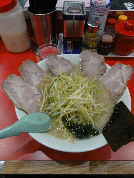 「ネギチャーシュー1050円硬脂多 中盛100円」@ラーメン かいざん 船橋店の写真