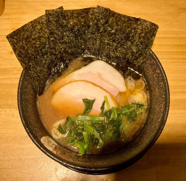 「豚骨醤油ラーメン(麺半分)850円」@麺家 燻の写真