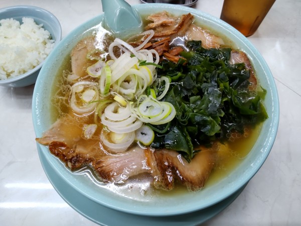 「中華そば＋ワカメ、めし（無料）」@ニューともちんラーメンの写真