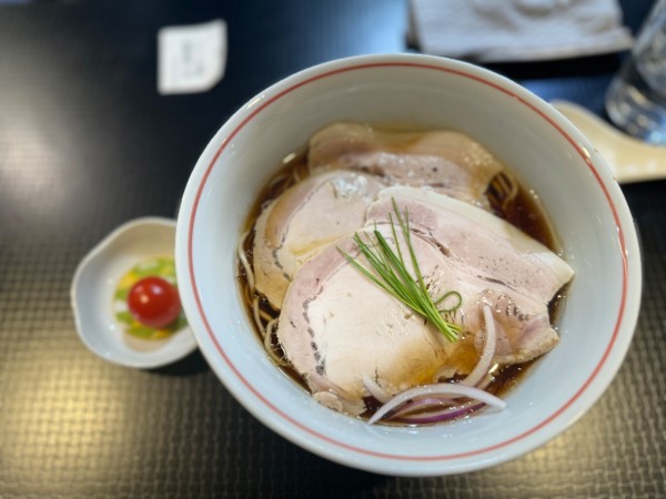 「豚一頭清湯麺(醬油) 950円」@豚一頭 清湯麺の写真