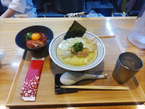 「ワンタン塩そば＋信州和牛肉ごはん」@麺道 千鶏の写真