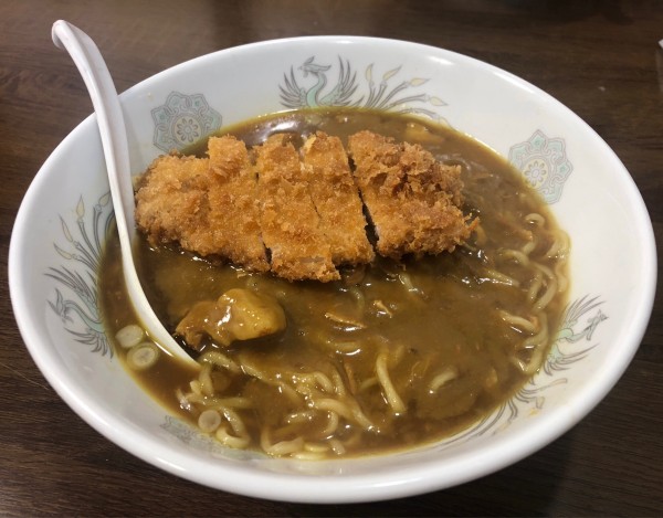 「カツカレーラーメン」@ほづみとんかつ店の写真