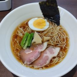 令6·1·9醤油ラーメン(870円でサービス券100円引き)
