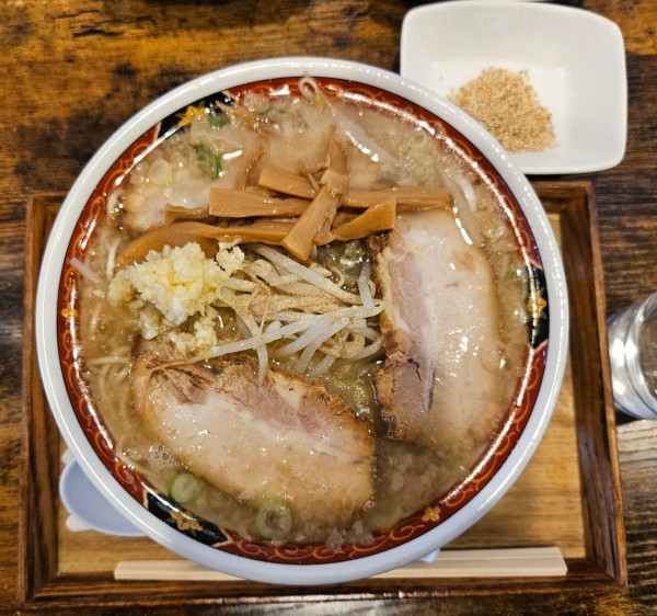 「塩とんラーメン(大盛)」@自家製中華そば 麺の虜の写真
