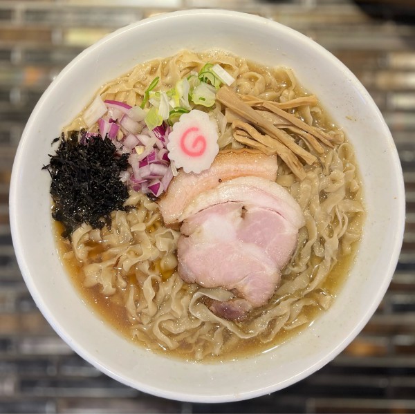 「手もみ煮干しらーめん(太麺)、大盛り」@noodles kitchen GUNNERS 新丸子店の写真