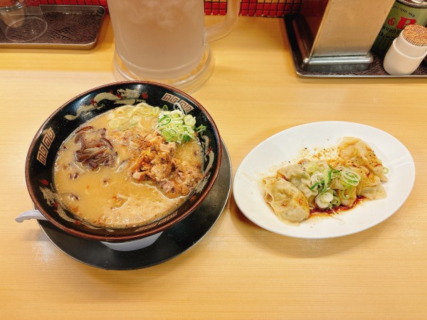 「豚とろラーメン+黒豚とろ餃子」@鹿児島ラーメン 豚とろ 天文館本店の写真
