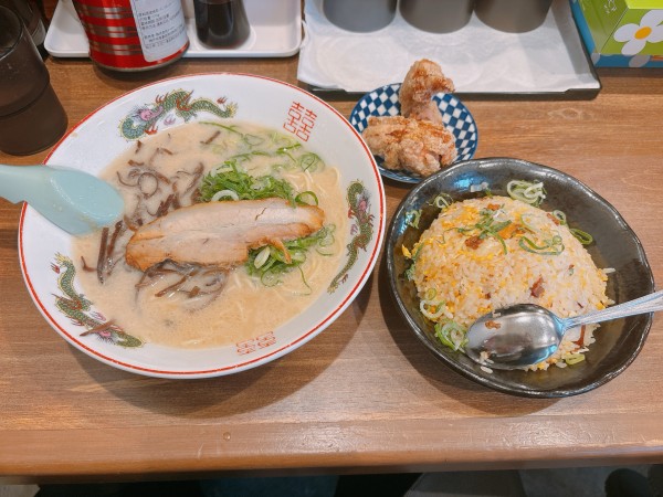 「ラーメン＋Bセット」@ぎょらん亭 魚町店の写真