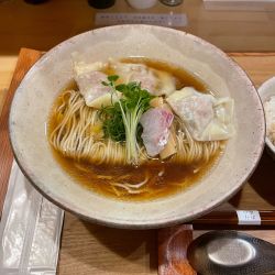 わんたん麺（しょうゆ）880円