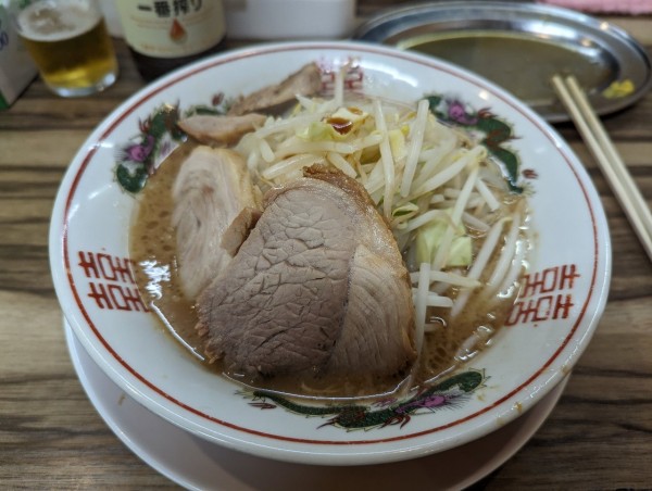 「ラーメン小750円+瓶ビール600円+つまみ350円」@ダントツラーメン 岡山一番店 高松観光通りの写真