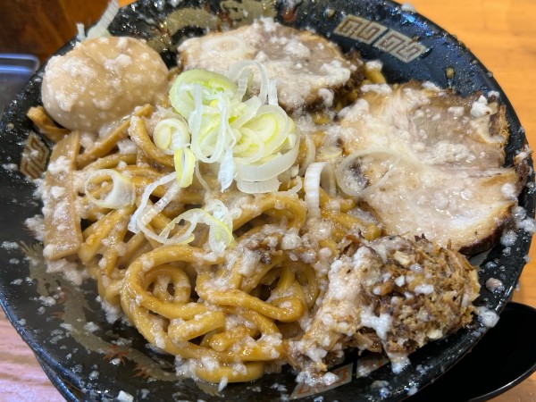 「爆盛油脂麺」@らーめん 平太周 神保町店の写真