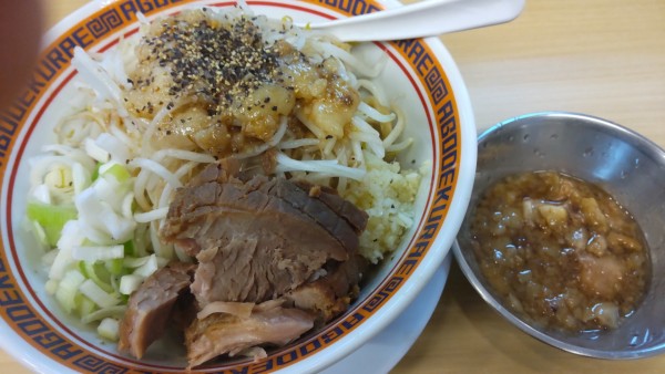 「ミニ汁なし800円ニンニク普通、野菜脂まし」@麺屋 顎で喰らえの写真