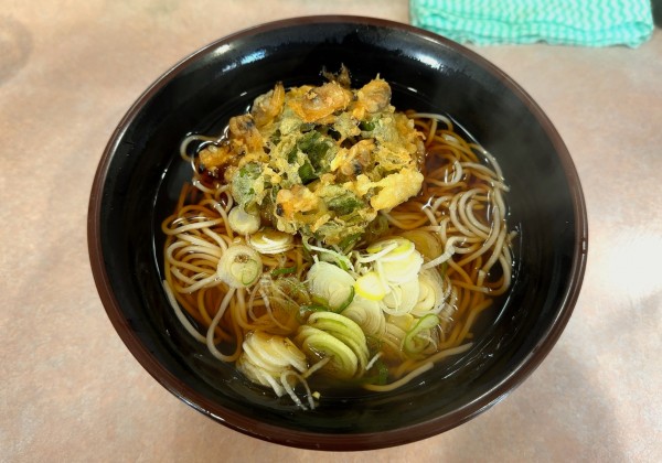 「お好みそば(あさりと長ねぎのかき揚げ/460円)」@八起そばの写真