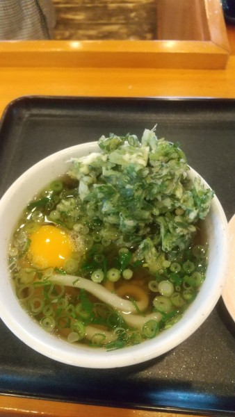 「うどん小220円、春菊天150円、生卵60円」@うどん ちよ志 南吉方店の写真