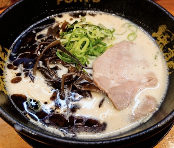 「黒マー油豚骨ラーメン」@博多風龍 高田馬場店の写真