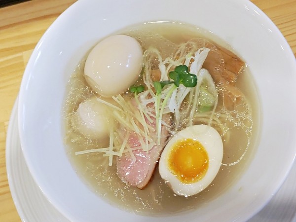 「塩鶏そば＋味玉」@焼売倶楽部あんづの写真