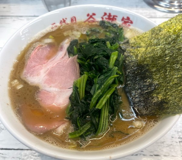 「らーめん中＋ほうれん草」@二代目 谷瀬家の写真