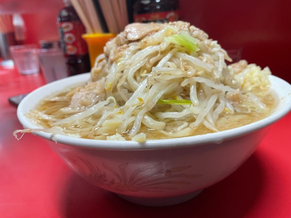「小子豚(ﾆﾝﾆｸ､脂､ｶﾗﾒ)¥700」@ラーメン二郎 三田本店の写真