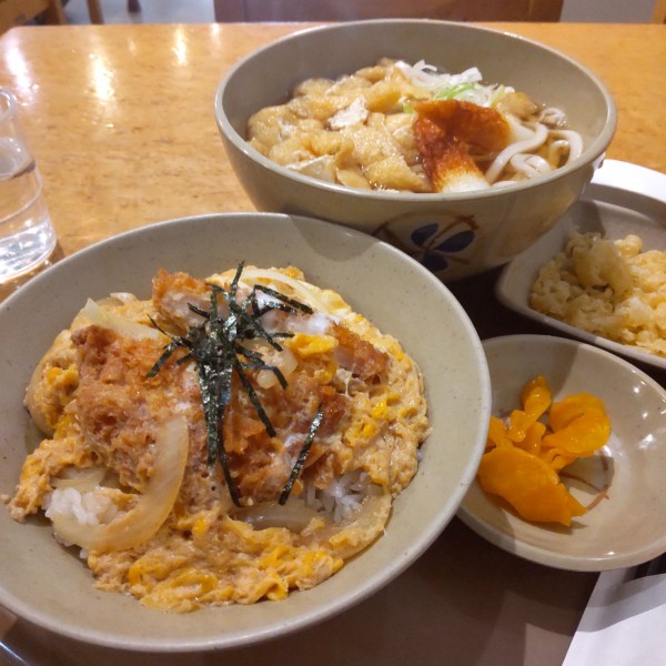 「ミニかつ丼セット（￥880）＋きざみ（￥170）」@そば太田の写真