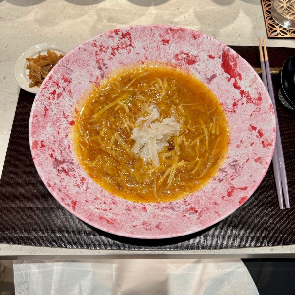 ふかひれ入りあんかけそば（3300円）