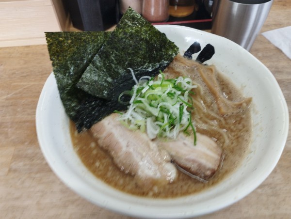 「らーめん(800円)」@麺 大仏の写真